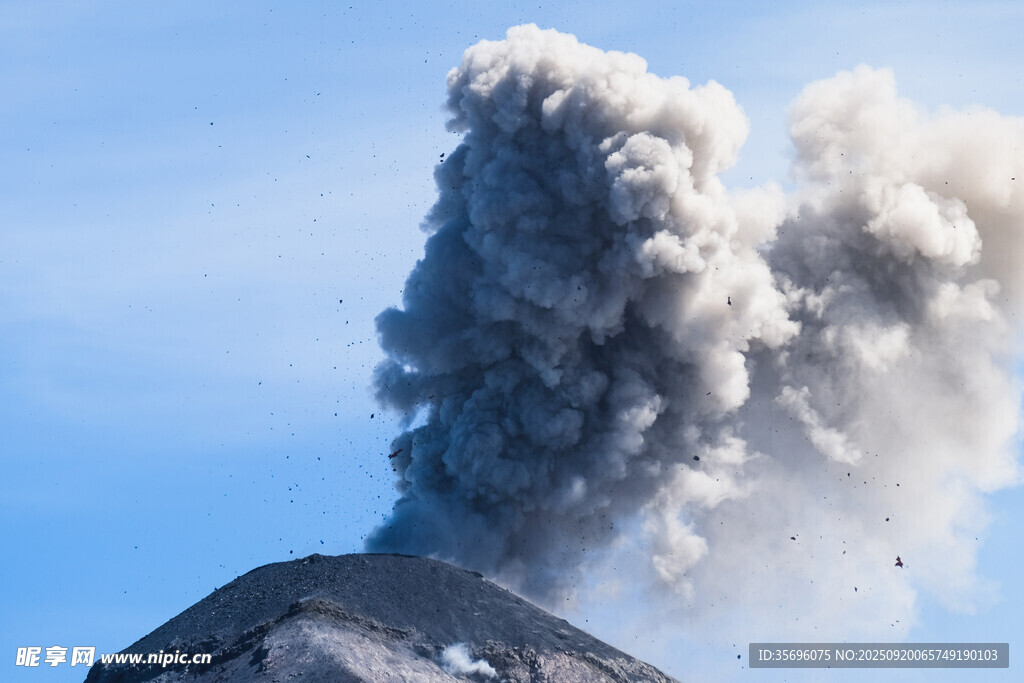 火山噴發(fā)壯觀景象