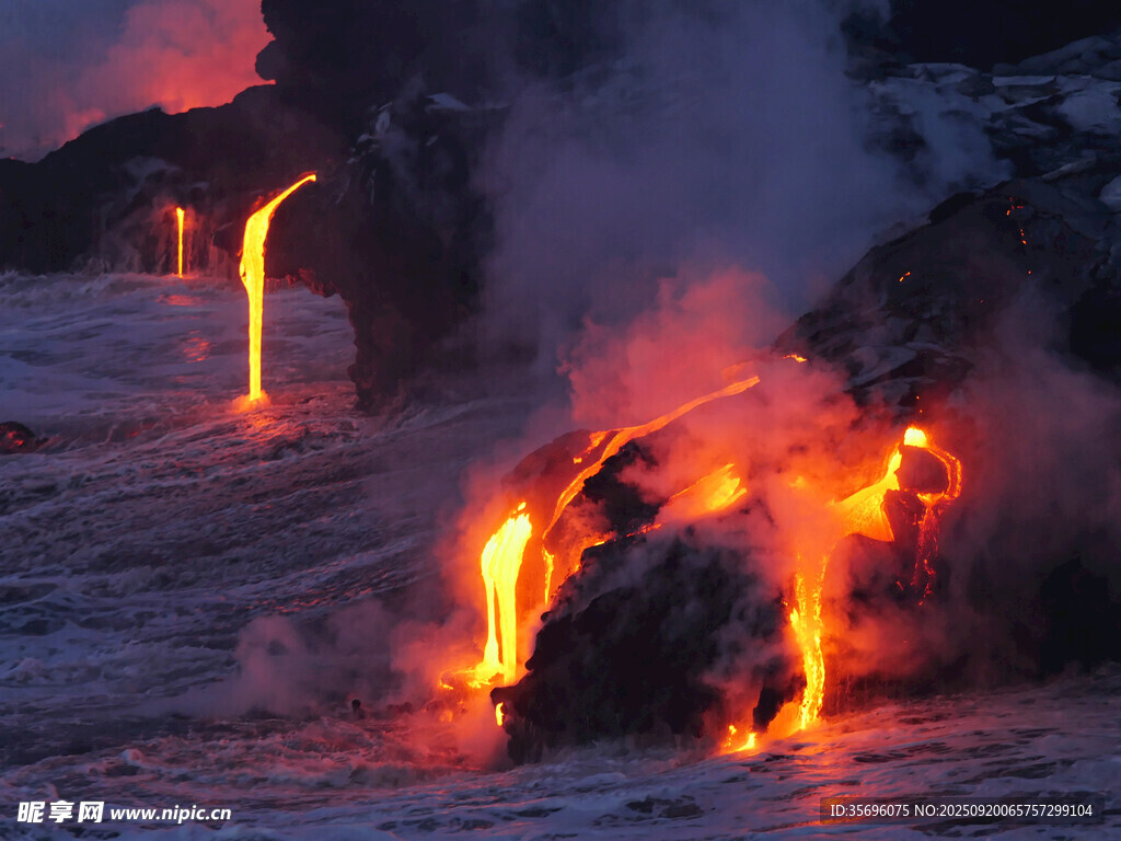 火山熔巖流淌壯觀景象