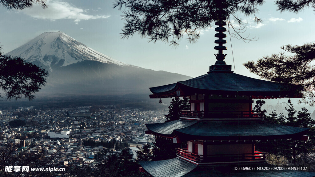 富士山下的日式古塔景觀