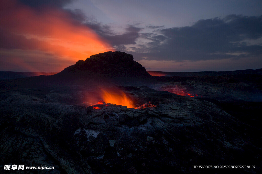 火山噴發(fā)壯麗景觀
