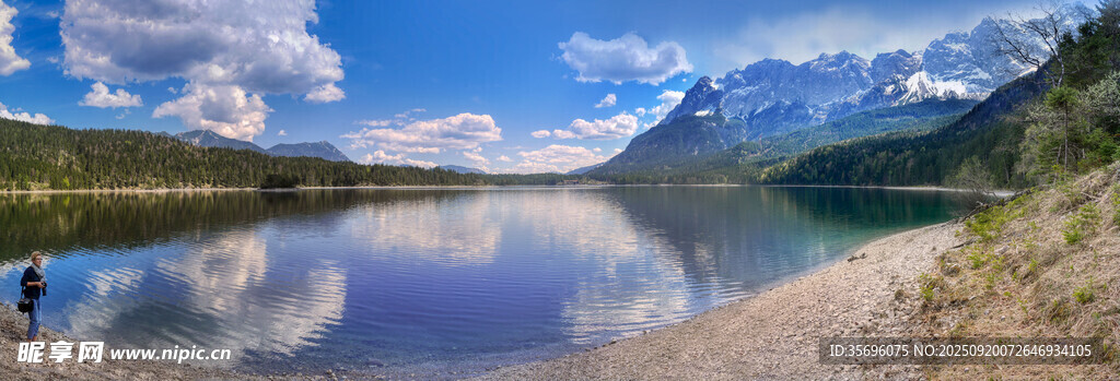 湖畔青山美景