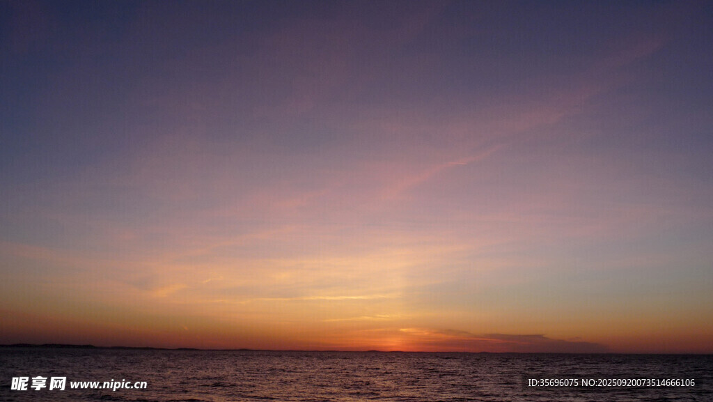 海邊絢麗日落美景