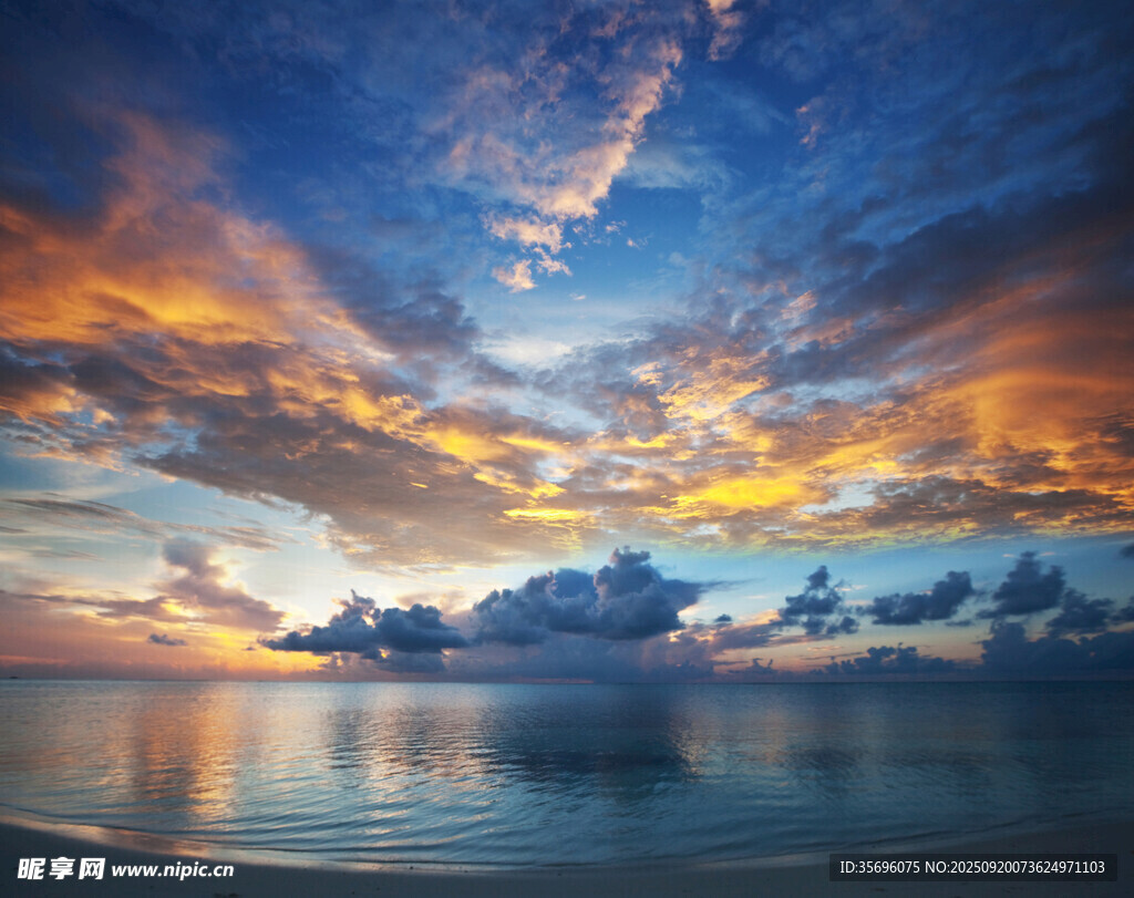 海上絢麗晚霞美景