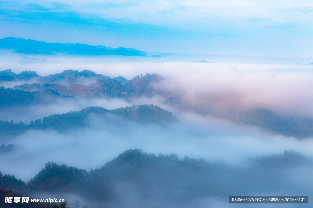山間云海壯麗美景