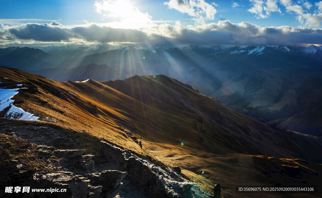 高山日出壯麗自然景觀(guān)