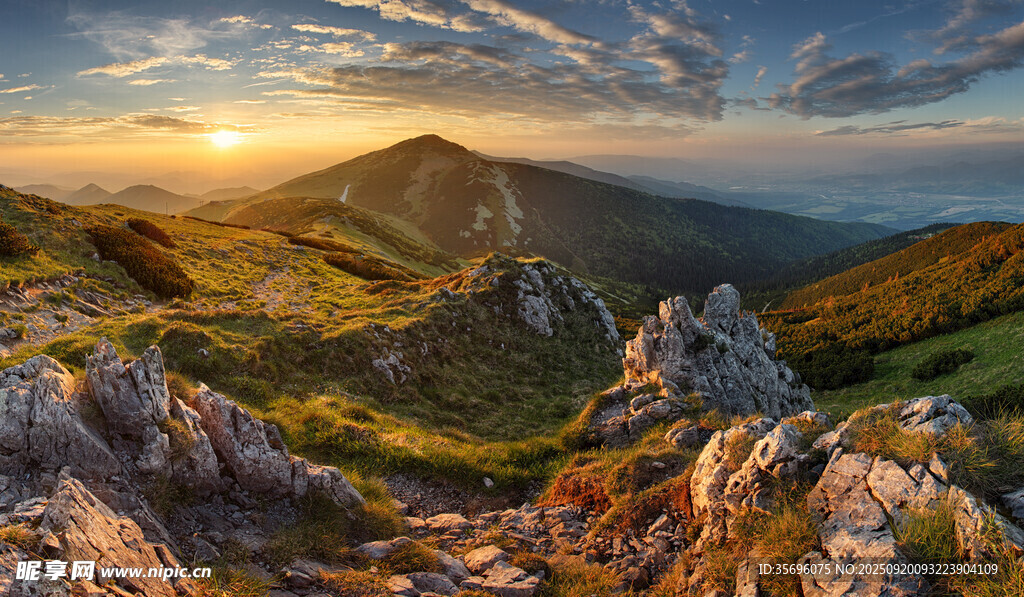 山間夕照美景