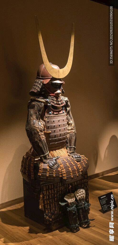 日本武士盔甲雕塑展示