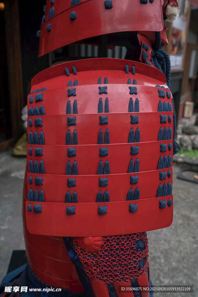 紅色武士鎧甲局部特寫(xiě)