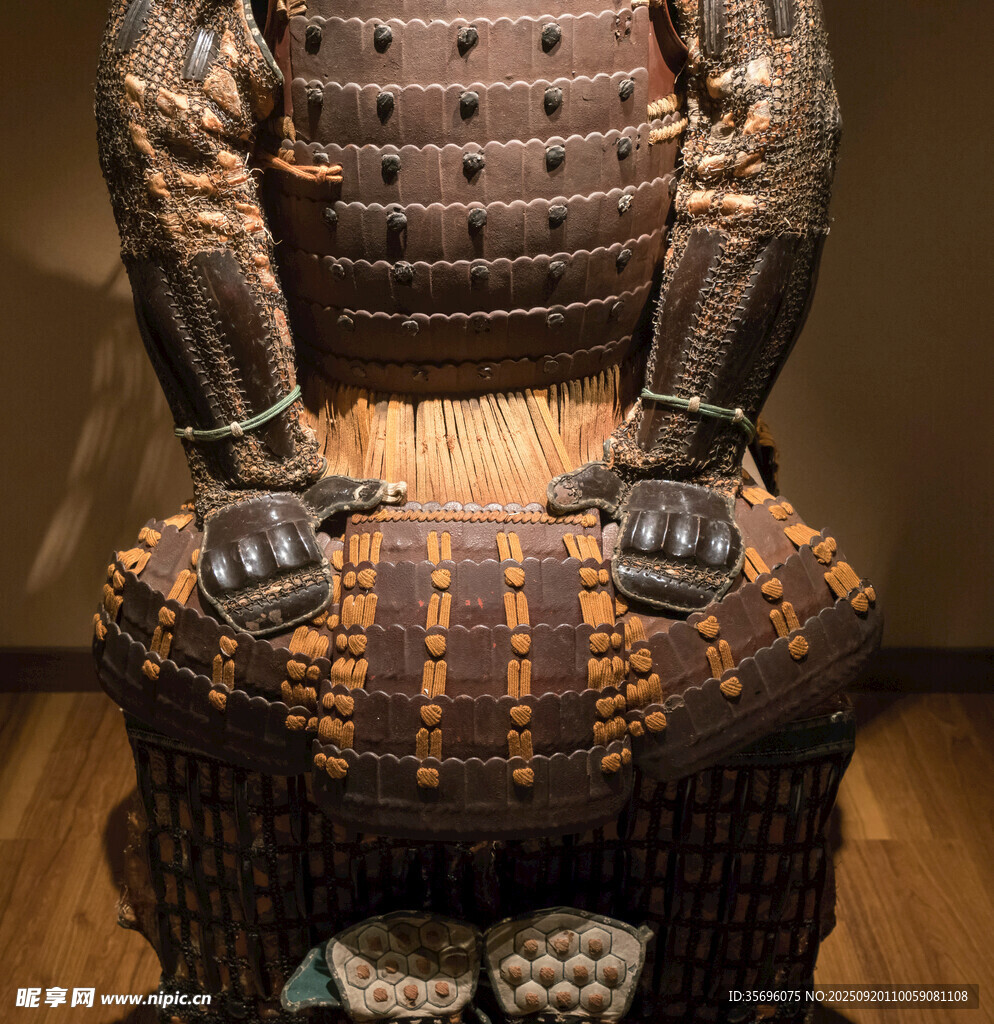 古代武士鎧甲坐像展示
