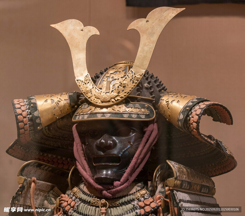 日本武士頭盔鎧甲展示