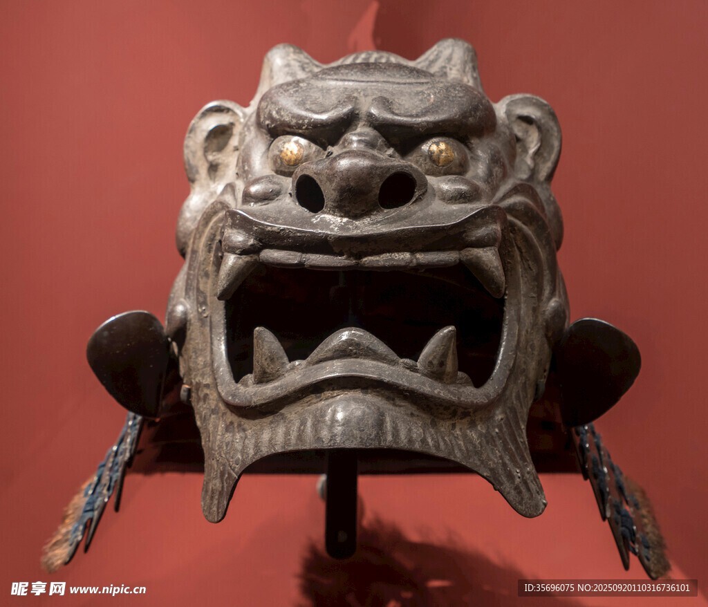 猙獰金屬獸面頭盔