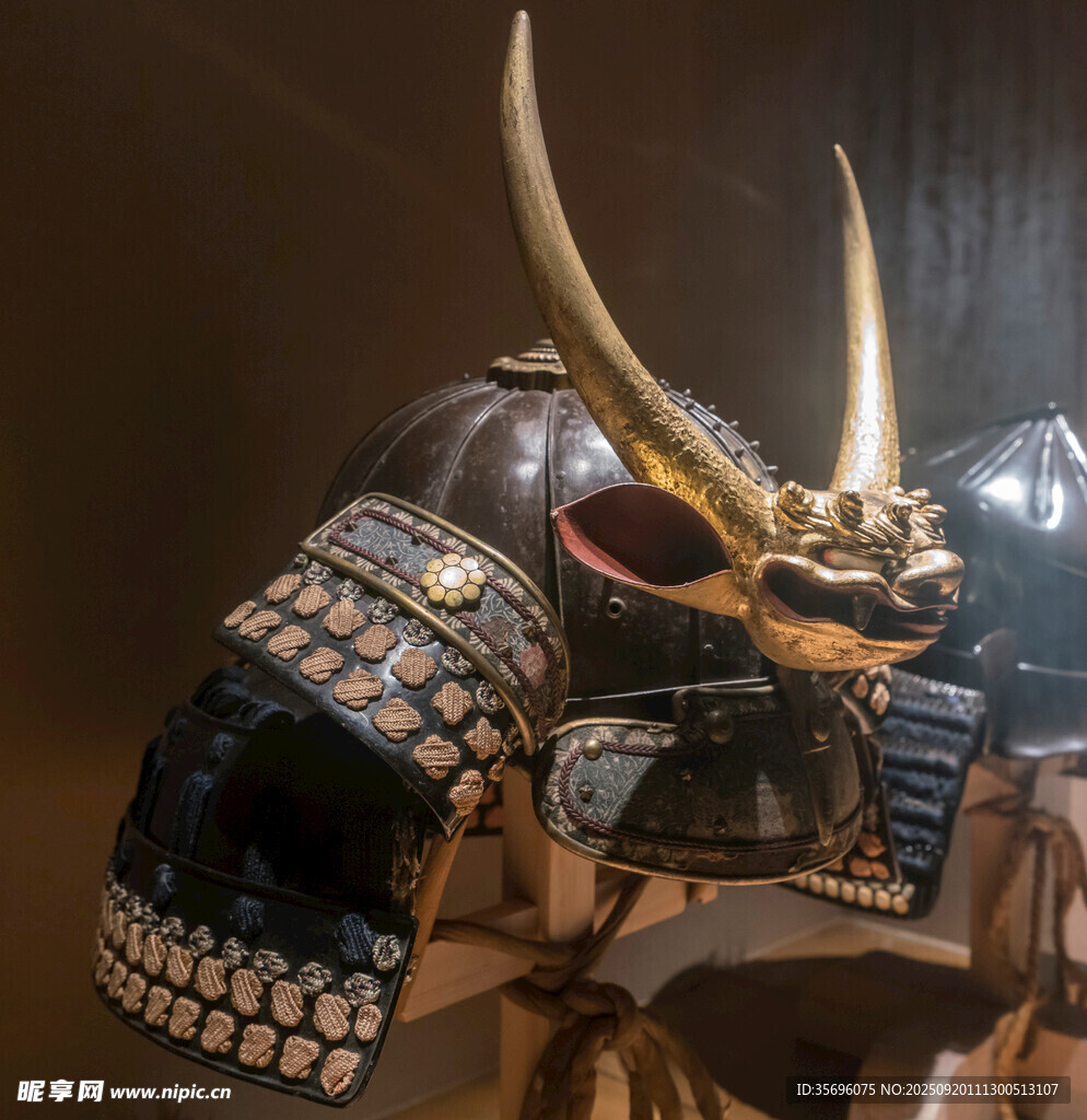日本武士頭盔鎧甲展示