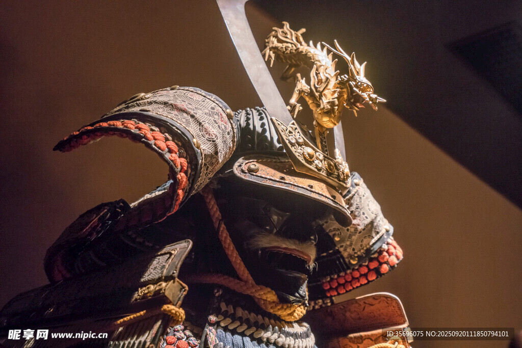 日本武士盔甲造型展示
