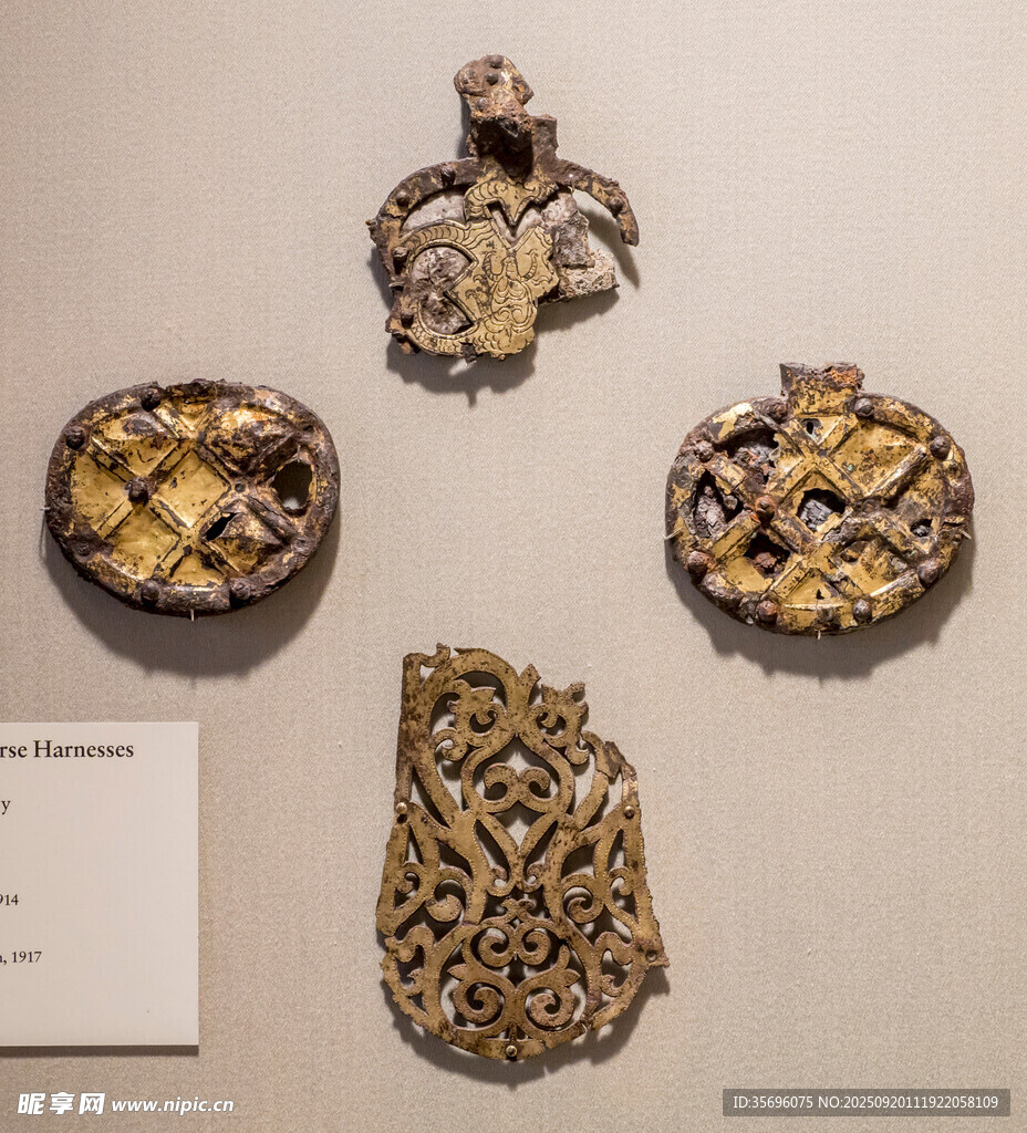 古代精美金屬飾品展示