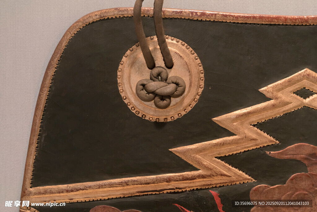 傳統(tǒng)風(fēng)格刺繡皮質(zhì)掛飾