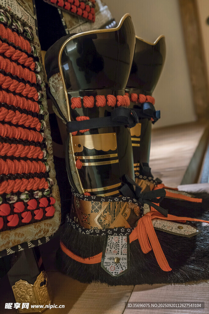 日本傳統(tǒng)武士鎧甲頭盔