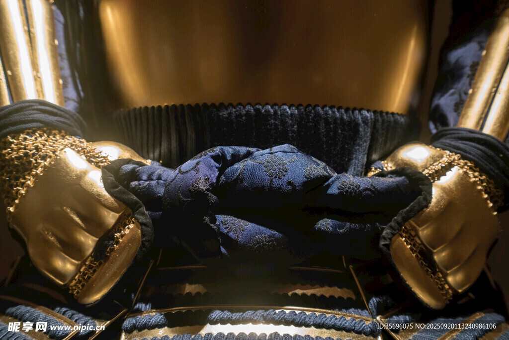 金色武士鎧甲手部特寫