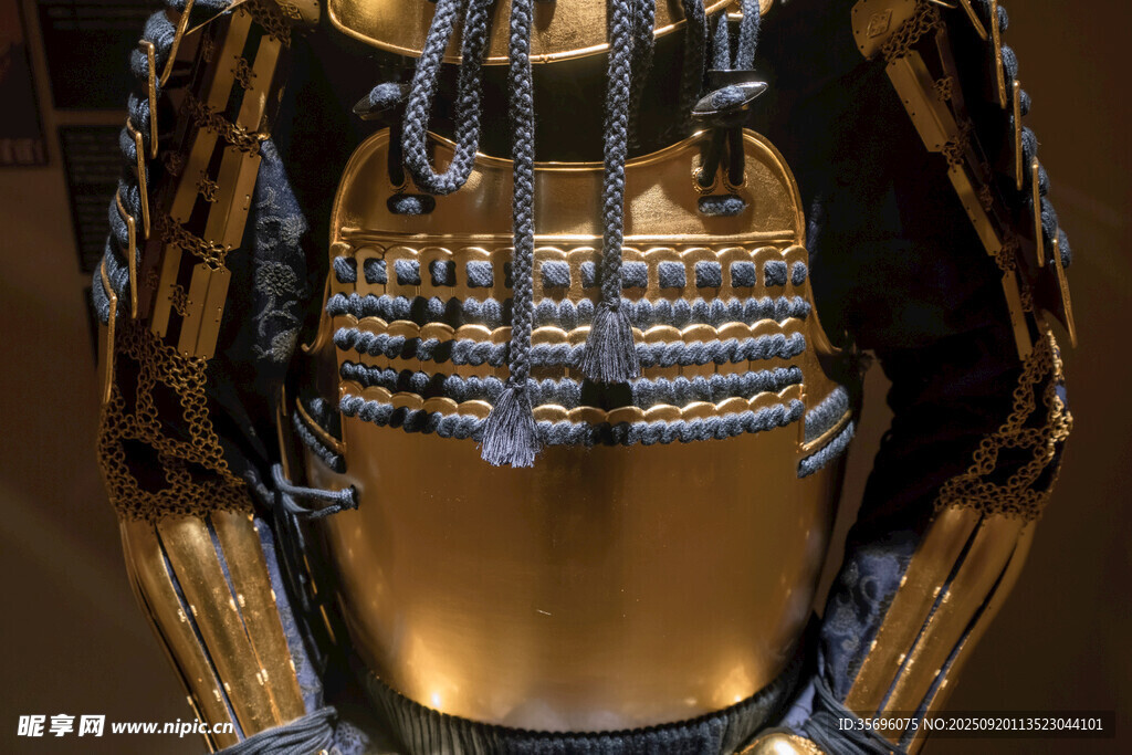 金色武士鎧甲展示