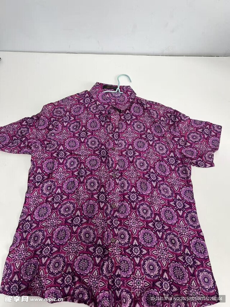 紫色花紋