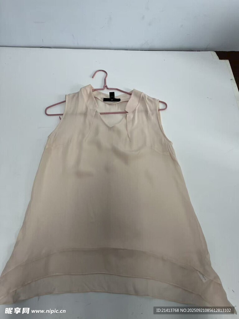 米色無袖
