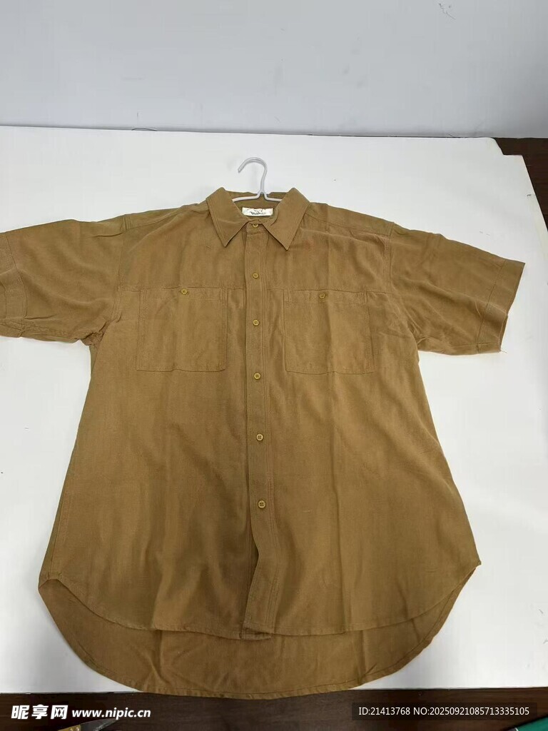 棕色短袖