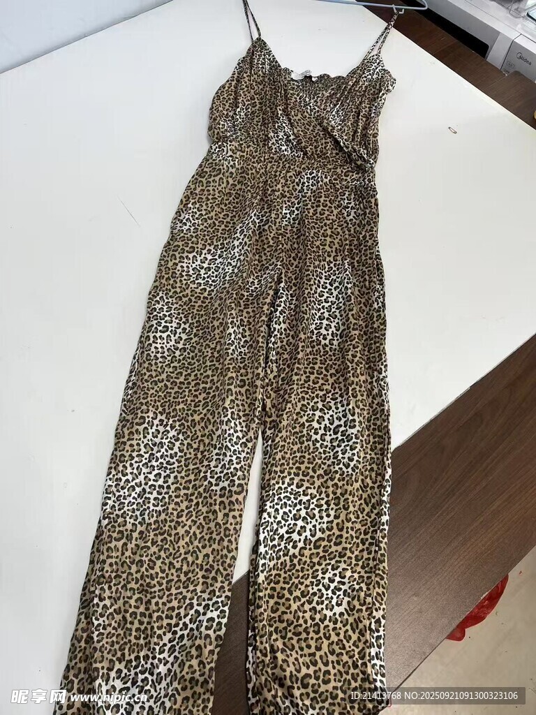 豹紋吊帶連體褲時尚單品豹紋吊帶