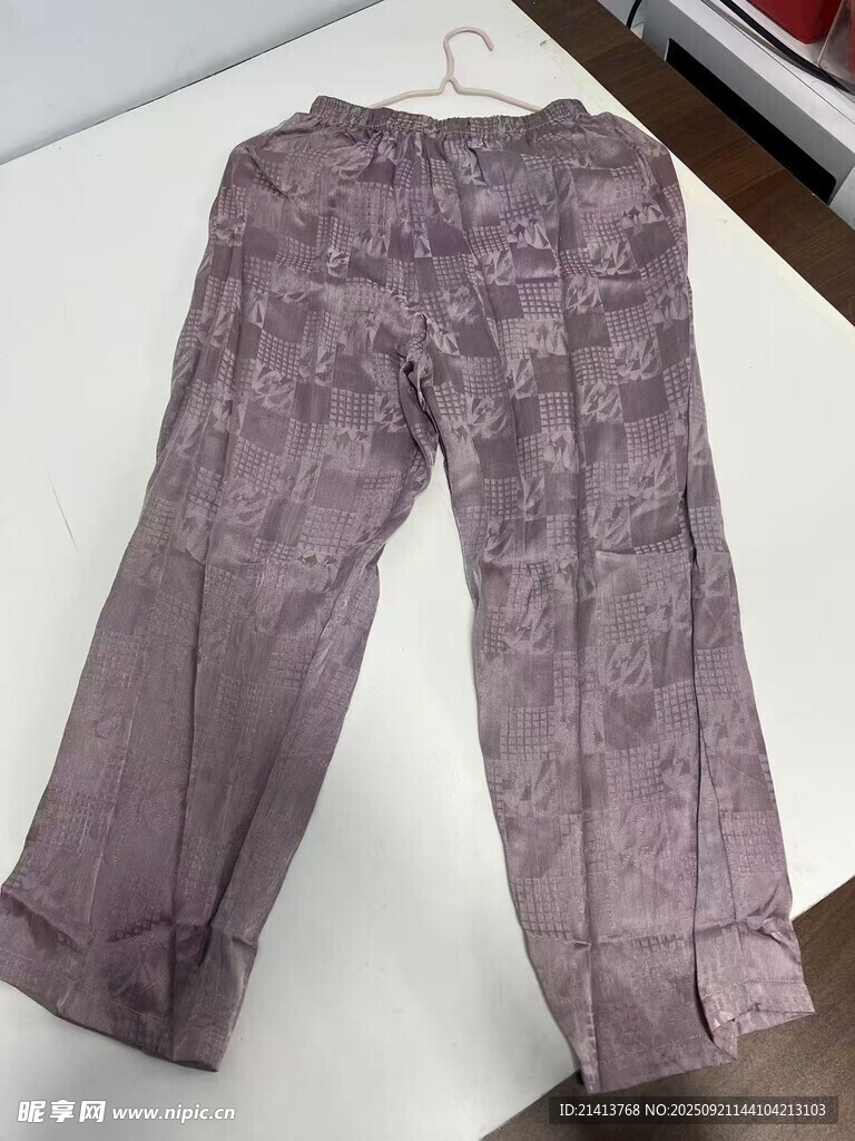 紫色褶皺休閑長(zhǎng)褲展示紫色長(zhǎng)褲