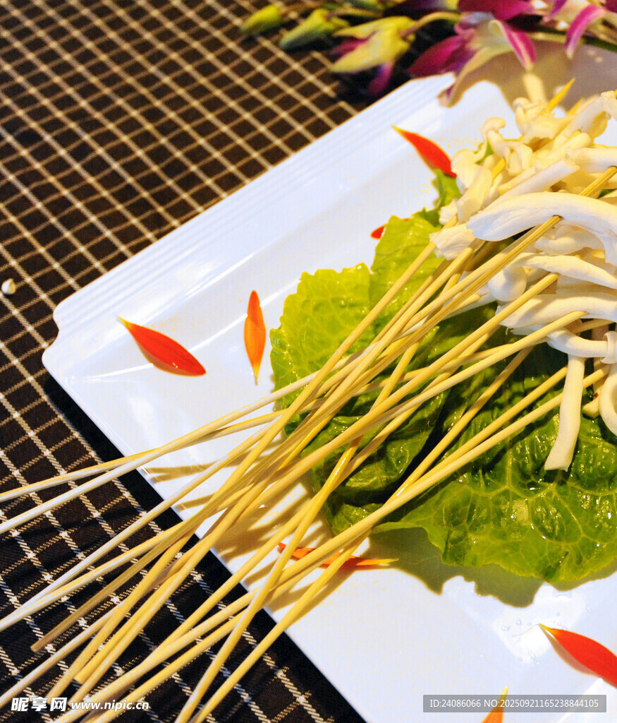 竹簽串起的新鮮食材