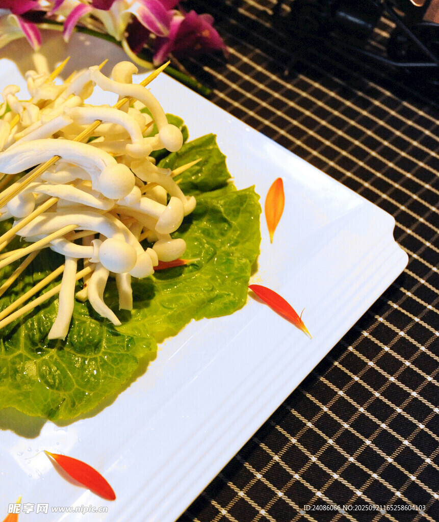 涼拌金針菇配生菜