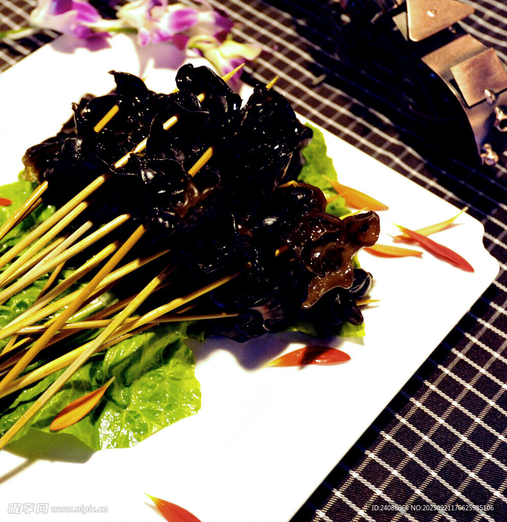美味烤木耳串?dāng)[盤精致
