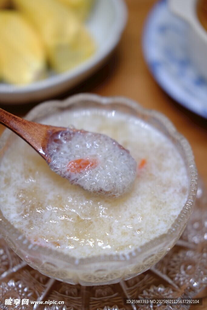 桃膠銀耳羹