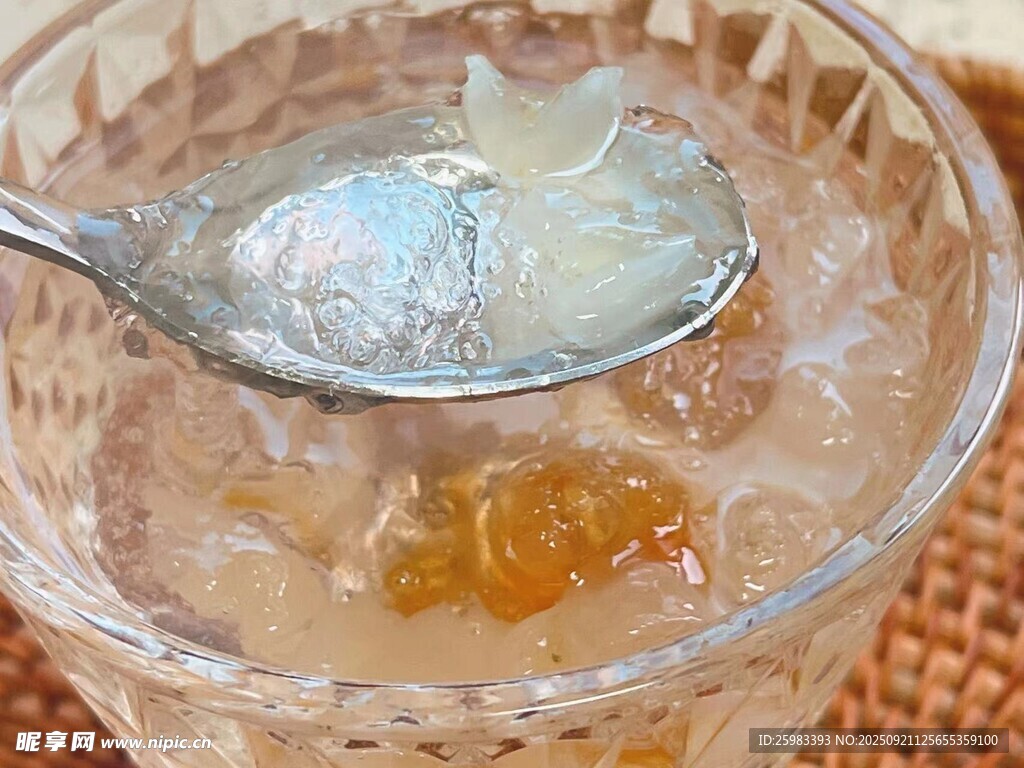 桃膠銀耳羹