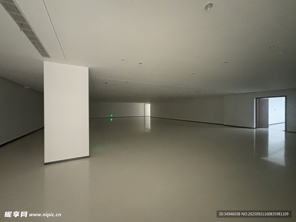 空曠現(xiàn)代室內(nèi)空間場景