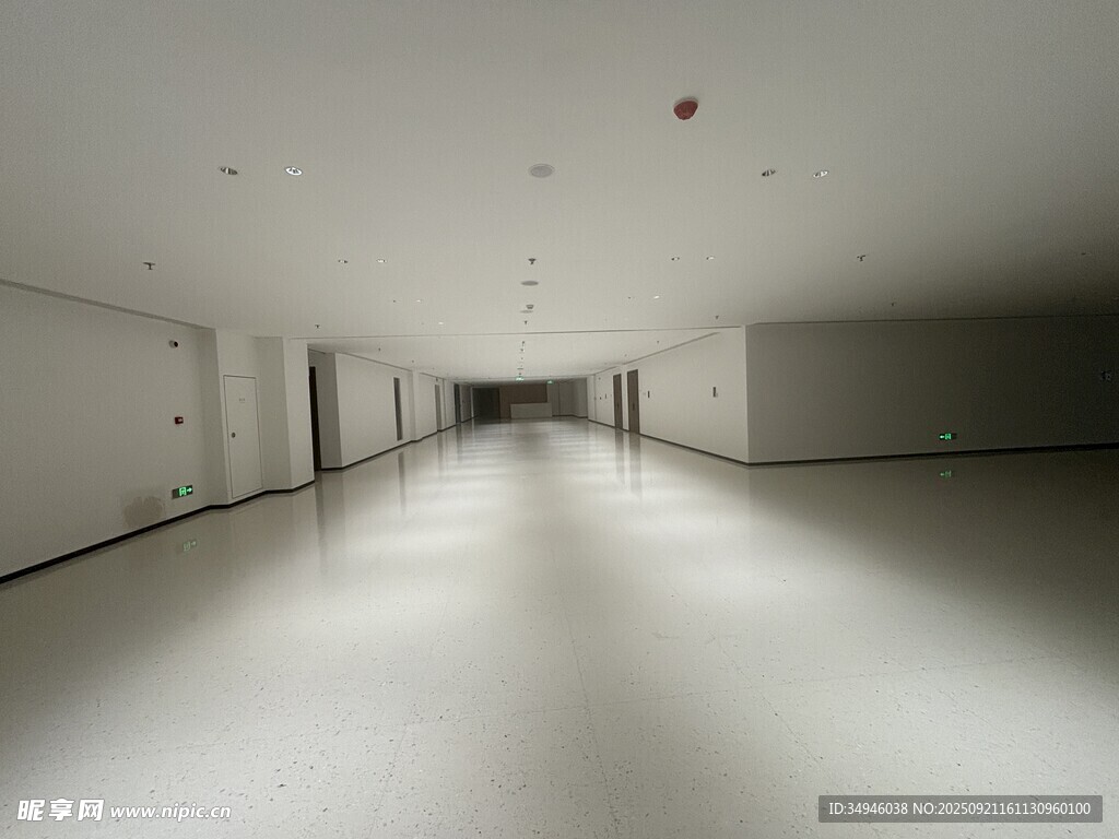空曠走廊