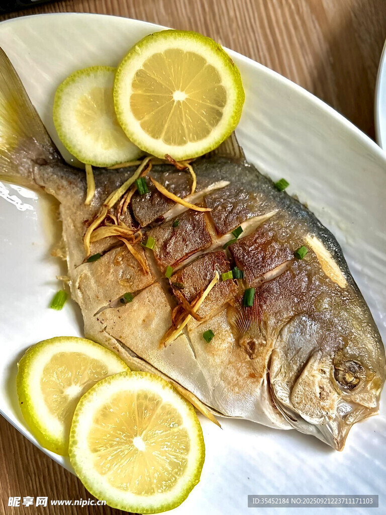 檸檬烤鯧魚(yú)
