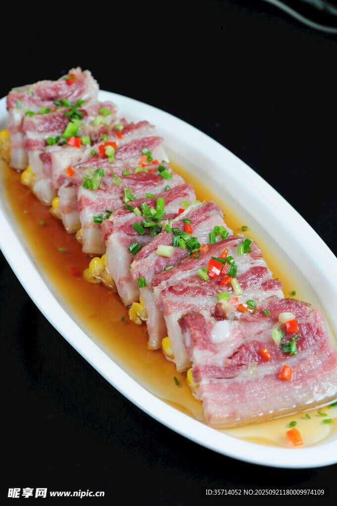 玉米棒蒸咸肉