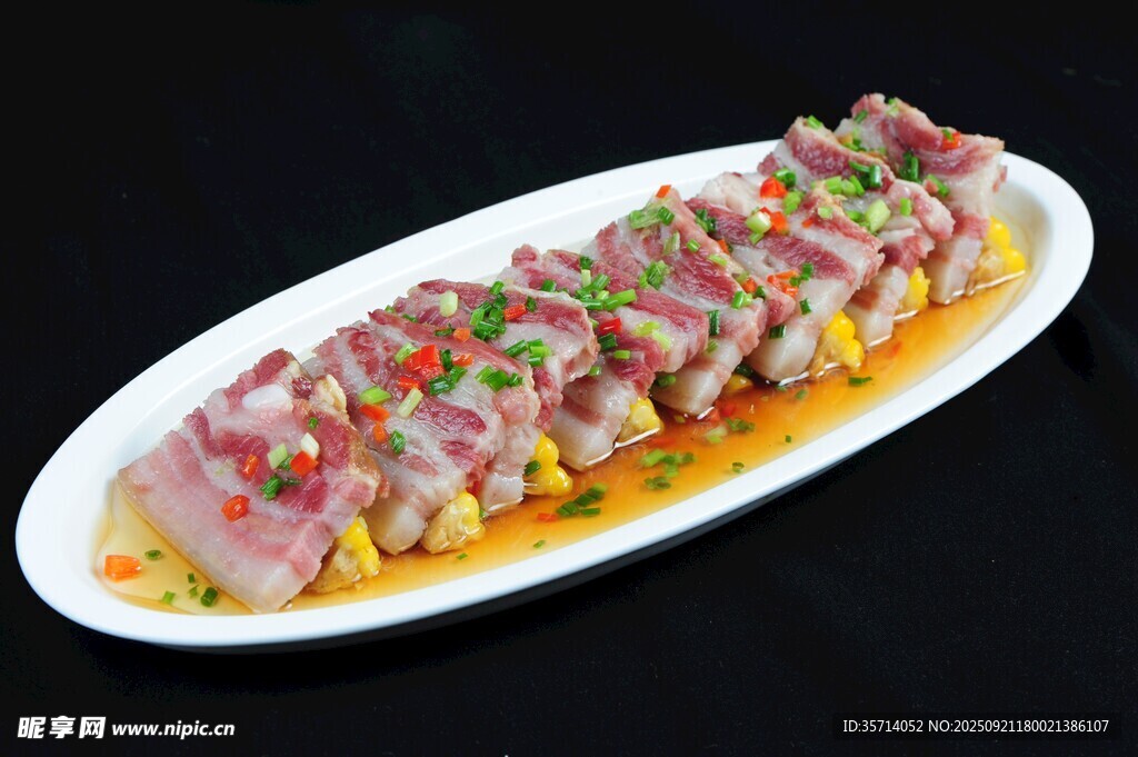 玉米棒蒸咸肉