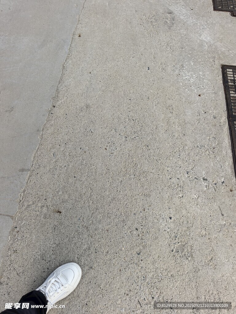 腳下的水泥路面視角