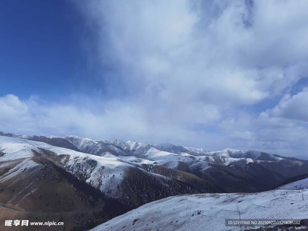雪山壯麗風(fēng)光