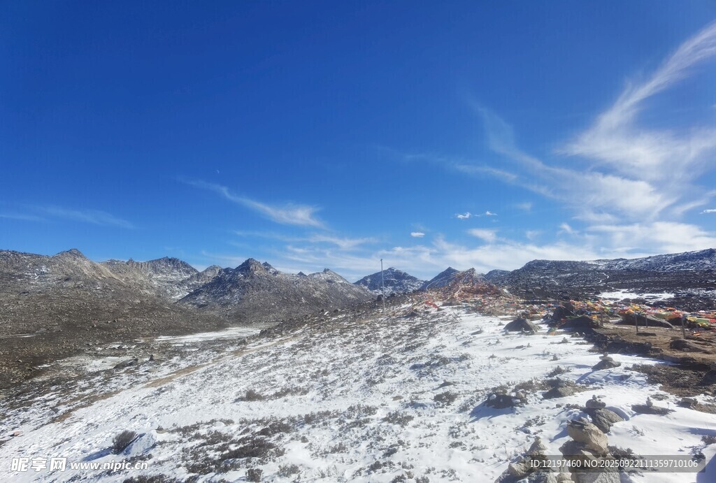 雪山藍(lán)天壯麗自然景觀