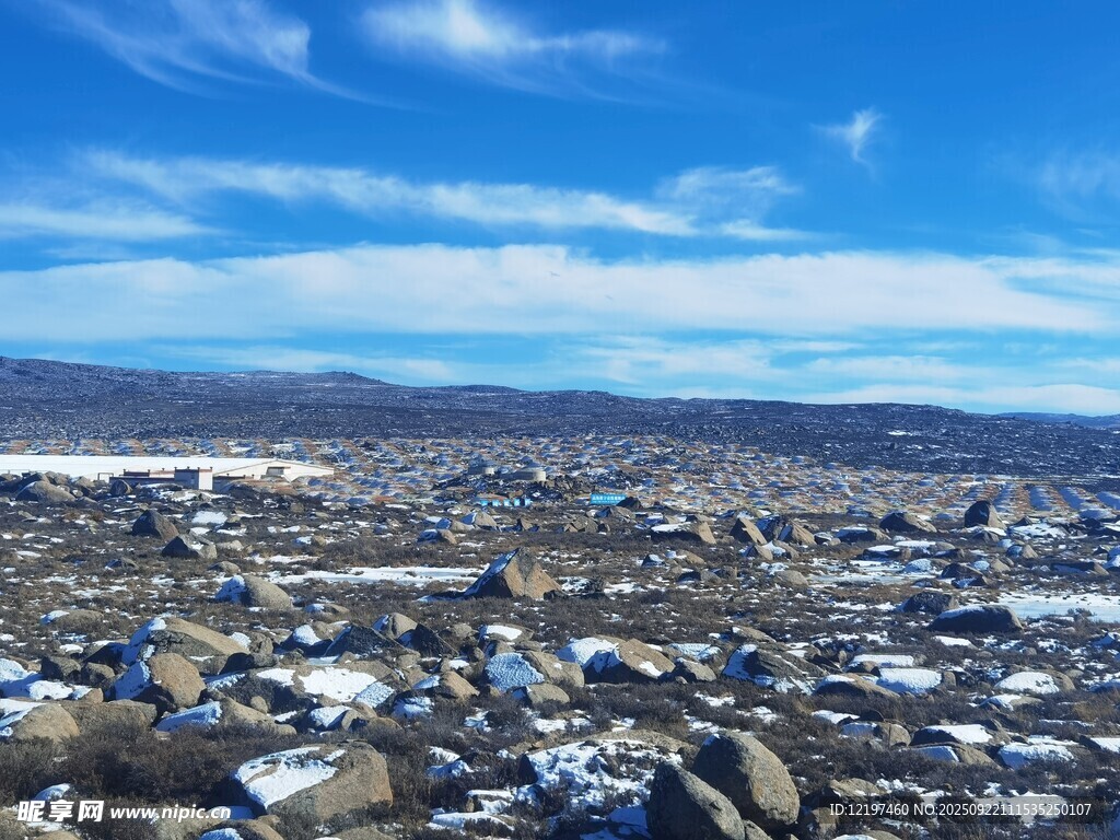 俯瞰城市與遠山美景