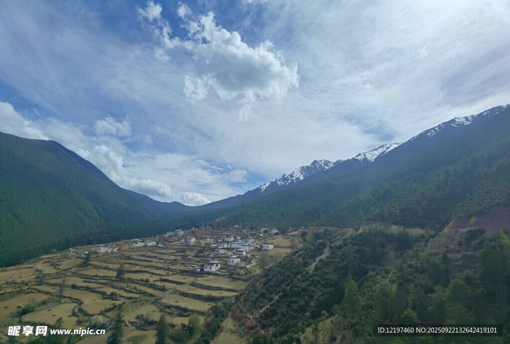 山谷田園風(fēng)光美景