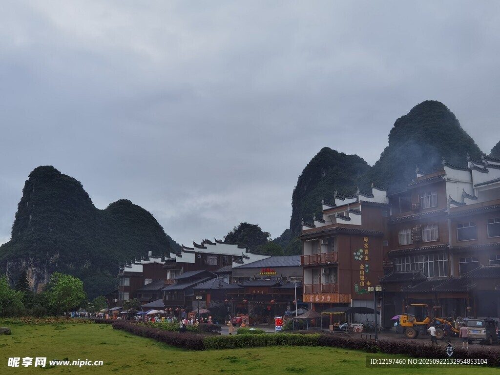 山水間的村落美景