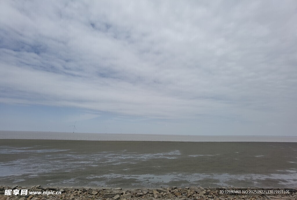 廣闊海邊景象