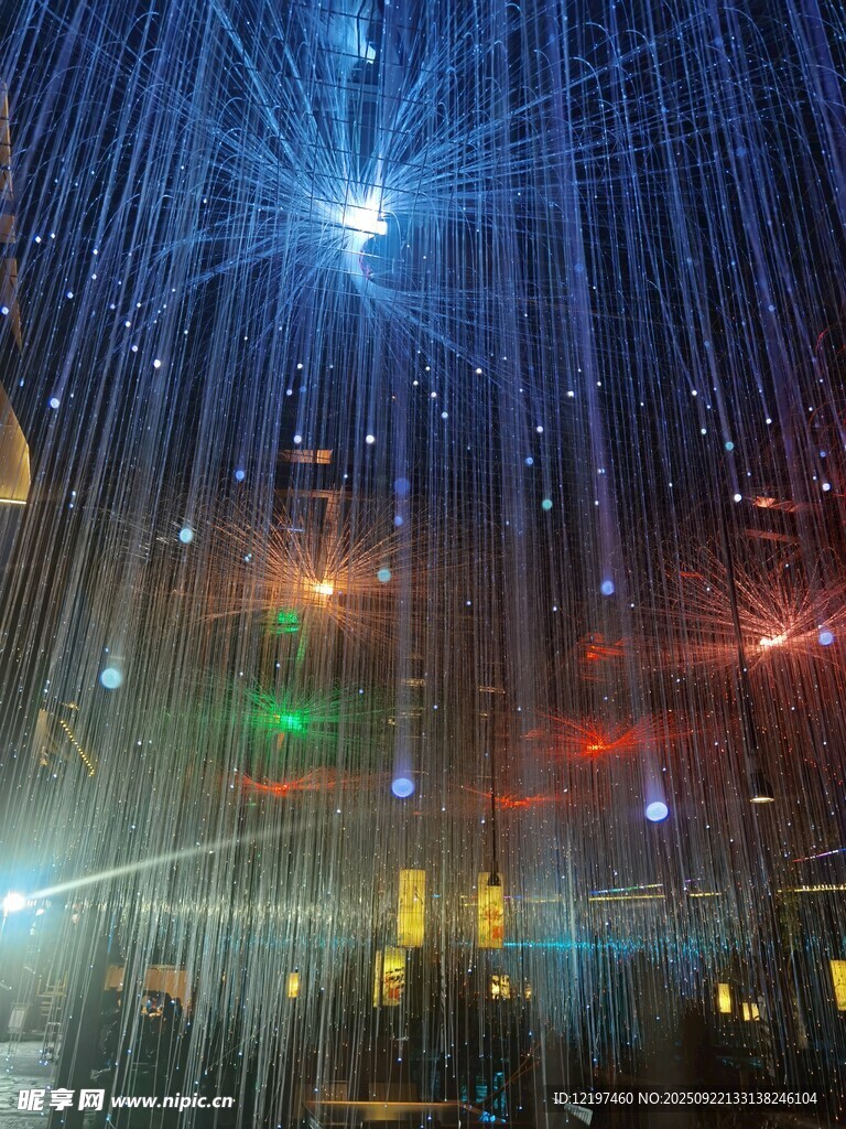 絢麗激光夜景璀璨奪目