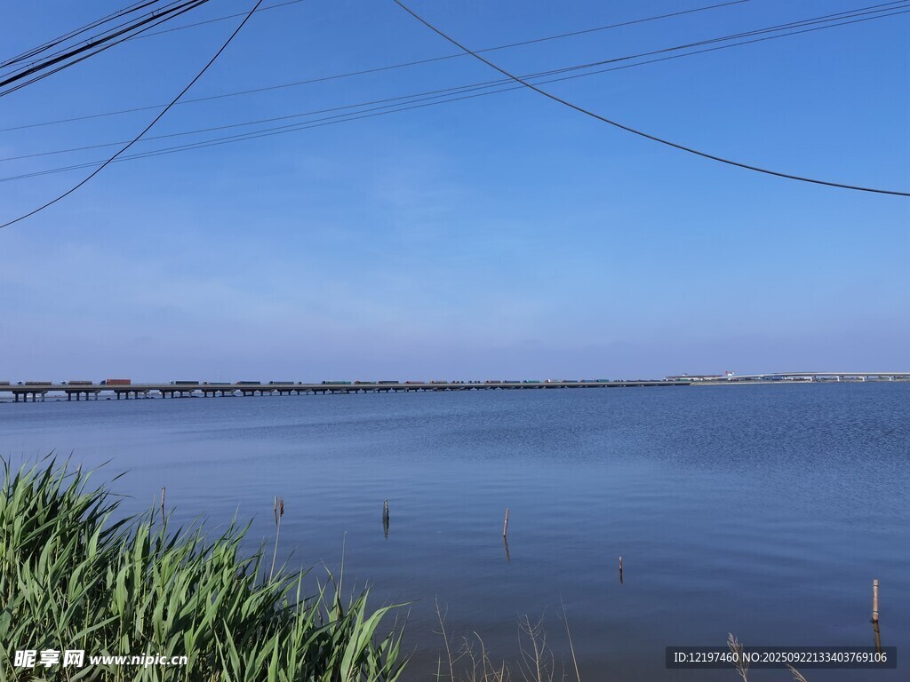 湖畔風(fēng)光寧靜自然景致