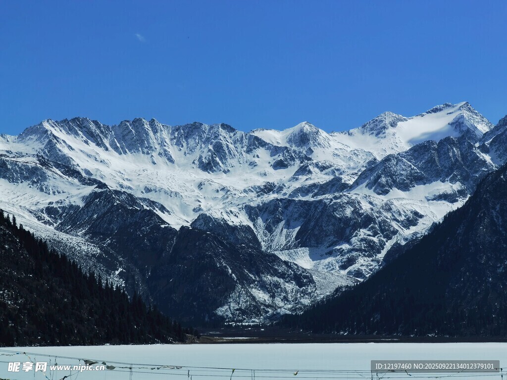 壯麗雪山風(fēng)景