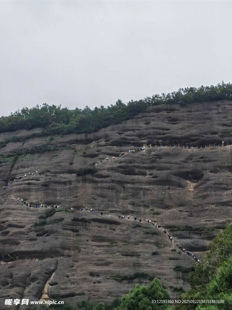 壯觀層疊巖石山景