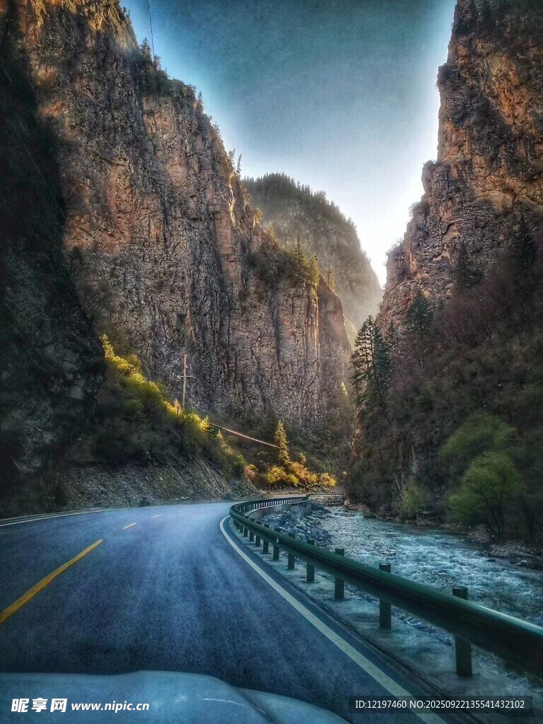 山間公路美景