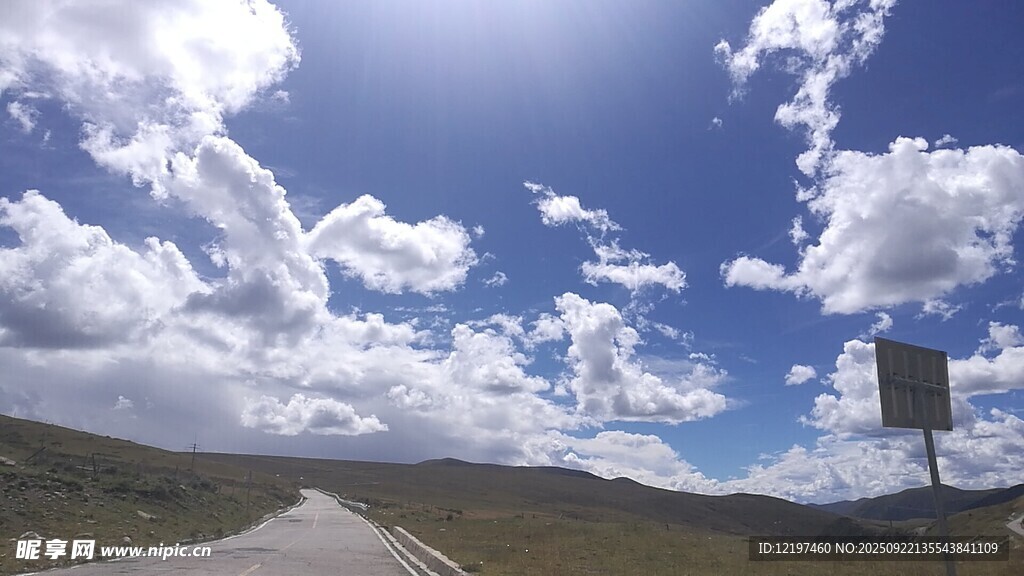 草原公路風(fēng)光